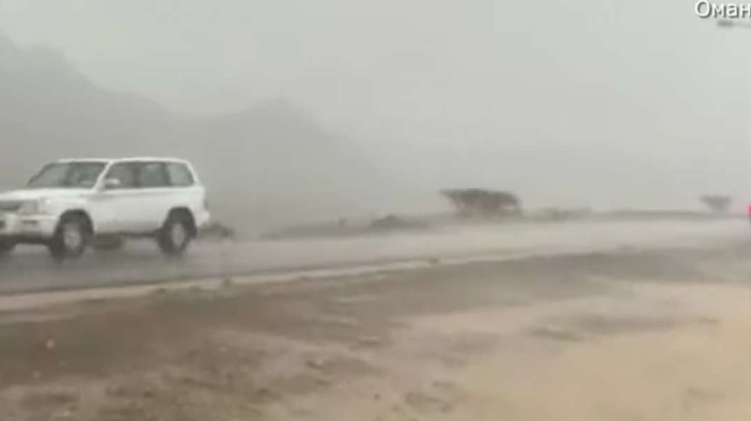 A storm in the Oman desert hit streams of arabia's water on June 24.mp4