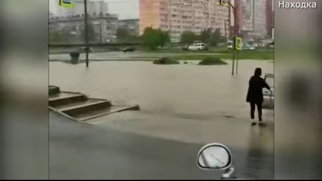 The flood in Nakhodka at the MZHK completely flooded the road, Primorye on June 28.mp4