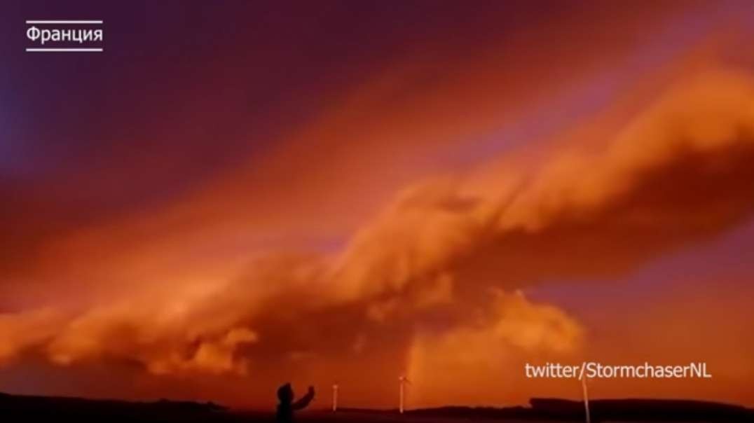 Tornadoes and clouds of the apocalypse in America. A tornado in the U.S. hit the Dakotas. Hell's not.mp4