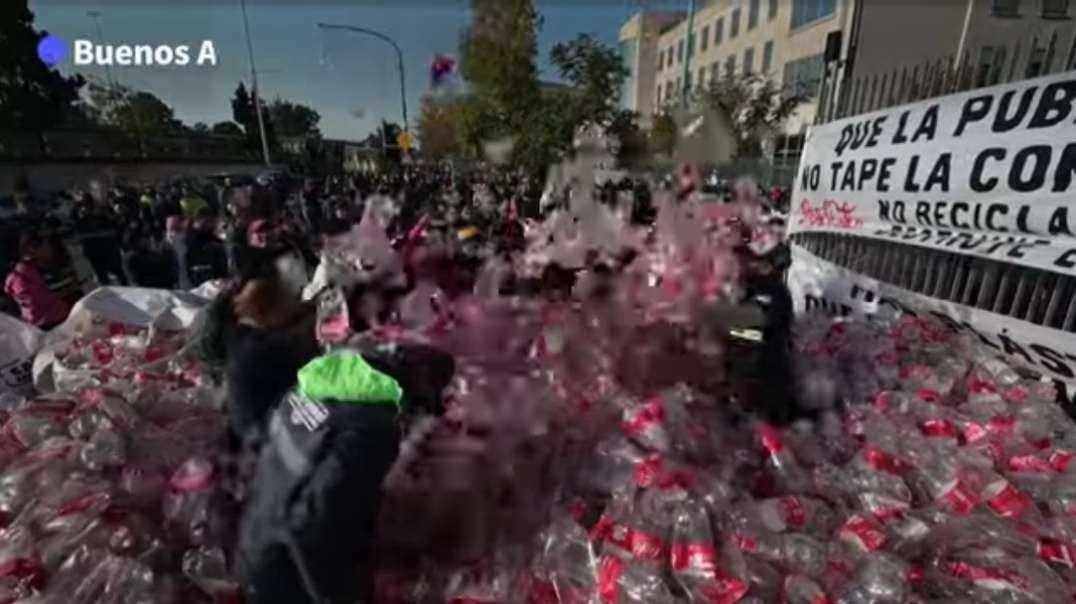 Argentina garbage recyclers protest outside Coca-Cola HQ _ AFP.mp4