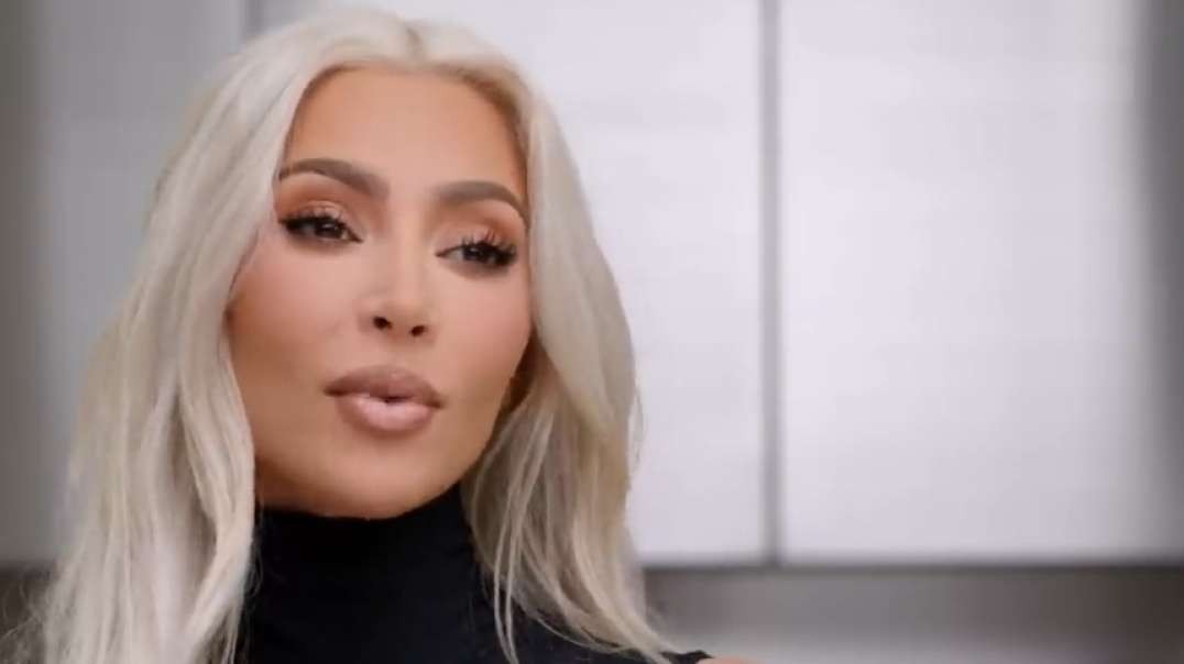 Hollywood stars one by one begin to advertise the food that Schwab imposes on all of humanity. Then Kidman with worms, then Jolie with grasshoppers, and now Kim Kardashian praises artificial 