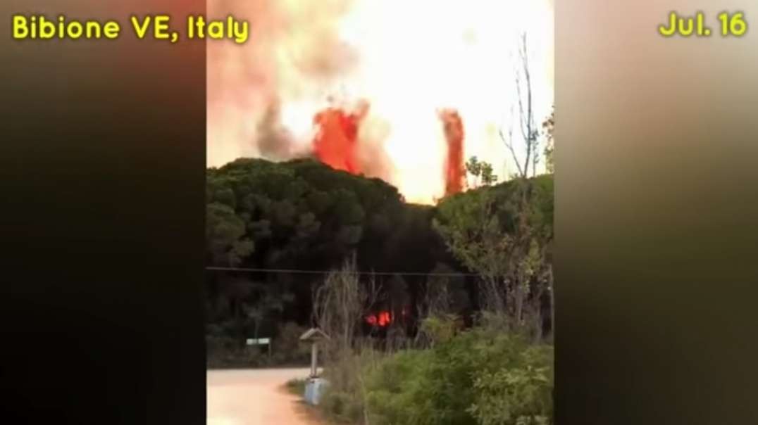 Heatwave Europe- Bibione wildfire, Italy, people escaped into the sea!.mp4