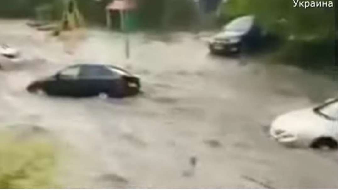Наводнение во Львове, Украина 5 июля 2022.mp4