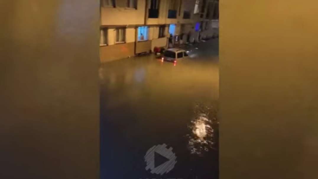 Turkish women are crying today! Flooding destroys thousands of homes in Istanbul.mp4
