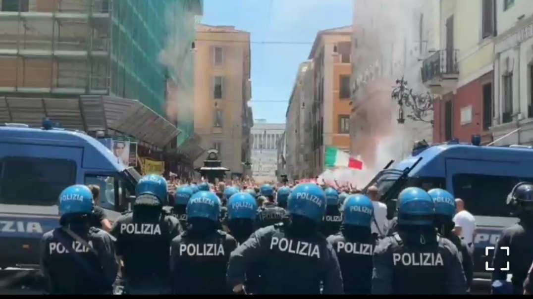 Italian Taxi Drivers rising against the Government .mp4