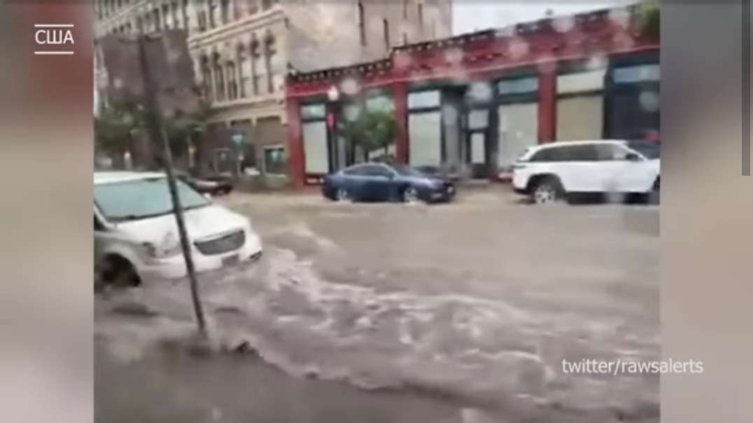 Потоп в Америке. Наводнение в США после ливней в Монтане. Люди прячутся от поток_low.mp4