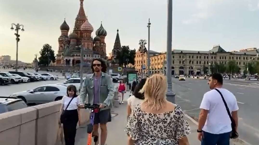 July 26th Walking in Moscow Russia Raw Footage . Park Zaryadye - Nikolskaya - Kitay-Gorod.mp4