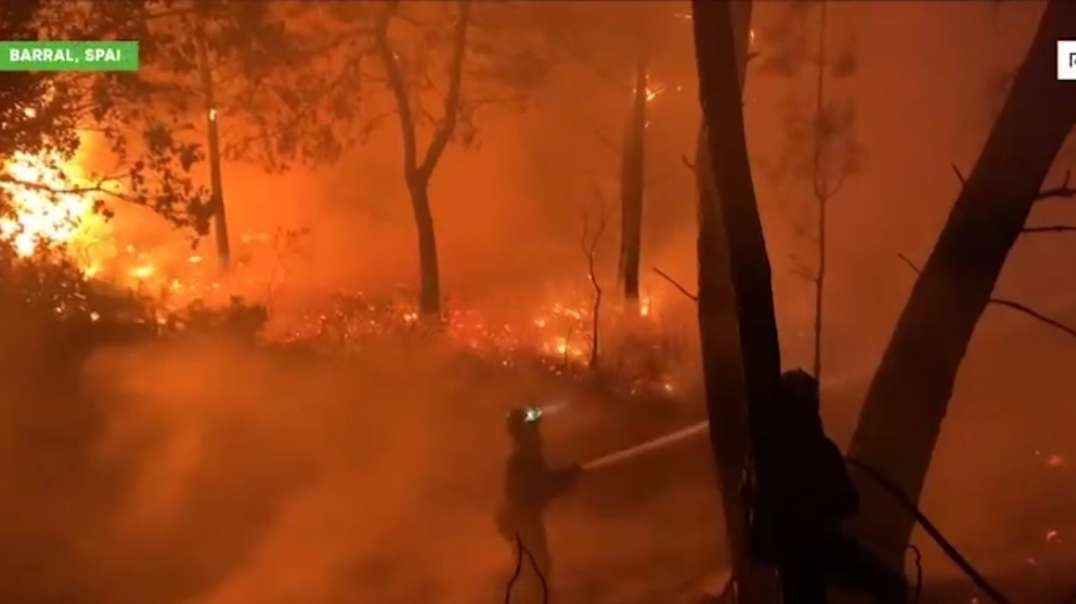 Firefighters tackle widespread wildfire in Galicia