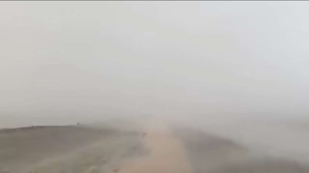 Incredible happened in Saudi desert ! ️ Scary storm and terrible winds hits Al M.mp4