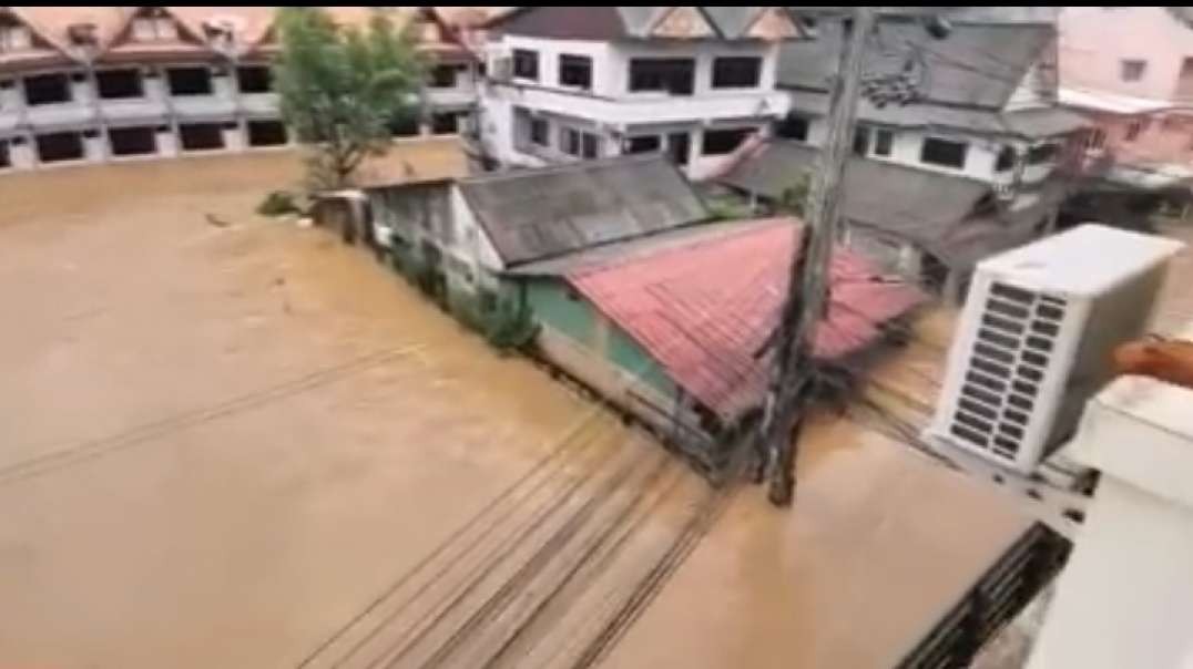 Disaster in Asia! Half of the city is underwater after the flood in Chiang Rai, .mp4