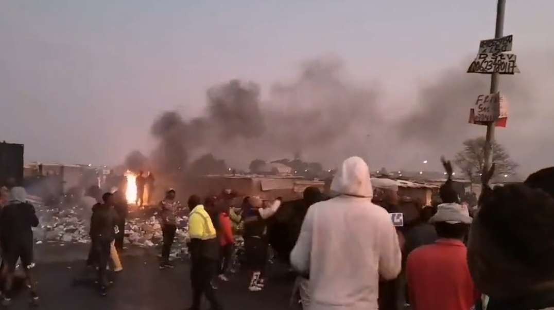 South Africa: Riots broke out in Tembisa against rising energy prices and falling living standards. Roads were blocked, shops & cars burned. At least 4 people killed.
