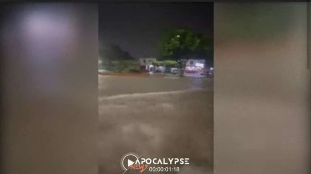 Alert in Mexico! Flooding washes away the city of Tierra Colorada..mp4