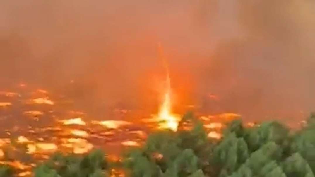 🔥🌪A fiery tornado forms above the flames of fire. Saumos. Gironde. France .mp4