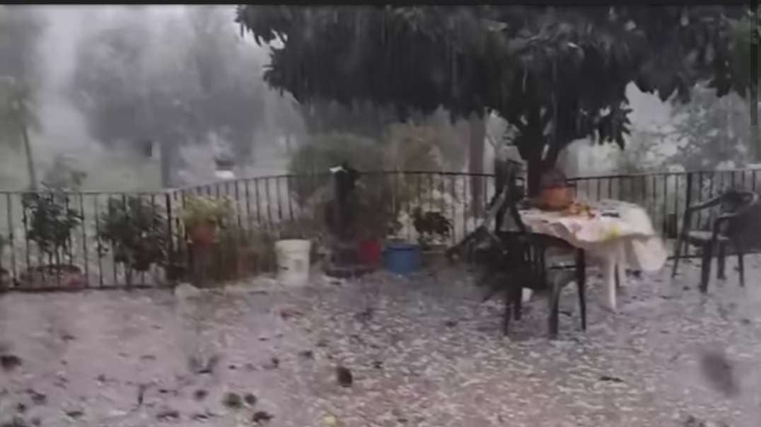 The sky attacks Italy ️ Hellish hailstorm hits Cassino.mp4