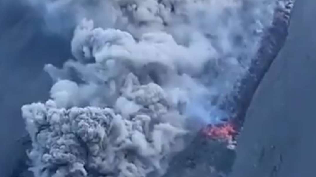 Pyroclastic flows and lava overflow at Stromboli volcano, Italy