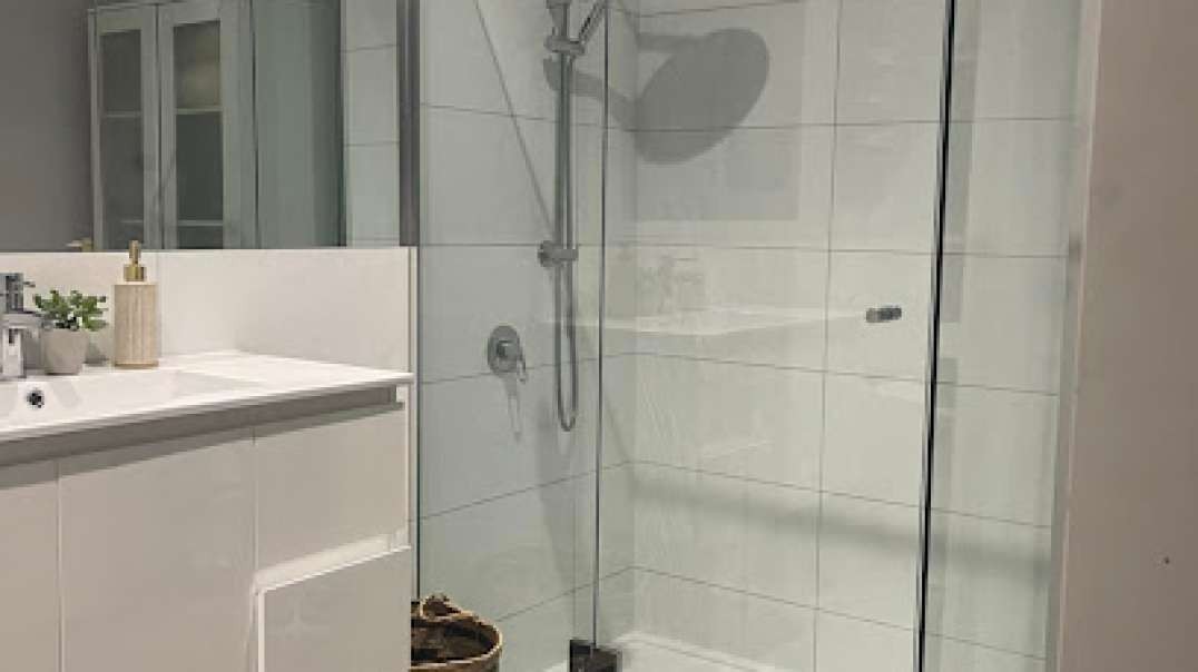 Looking for the Best Shower Screens in Lockwood?