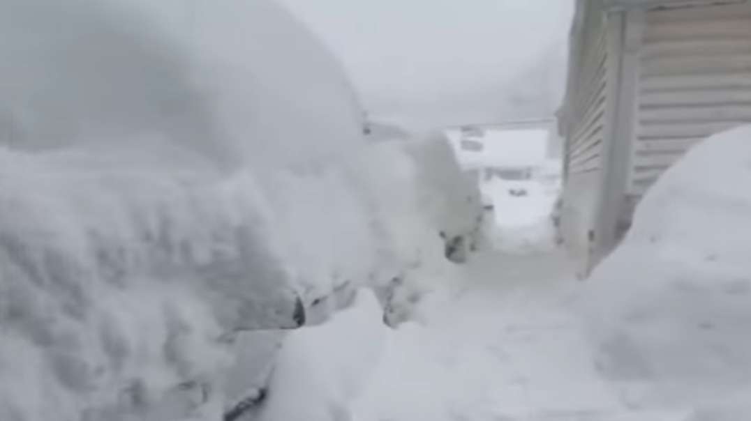 Cars, homes and streets disappeared in U.S.A! Terrible snow storm buries Buffa.mp4