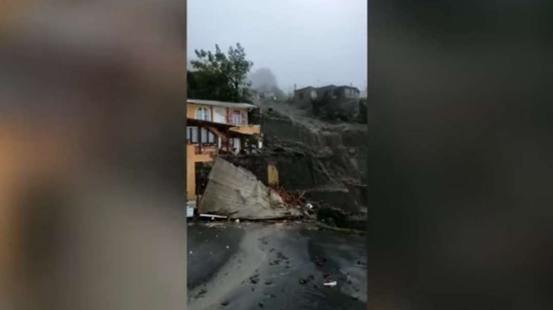 A landslide destroyed the entire island of Ischia! 1 million destruction.mp4