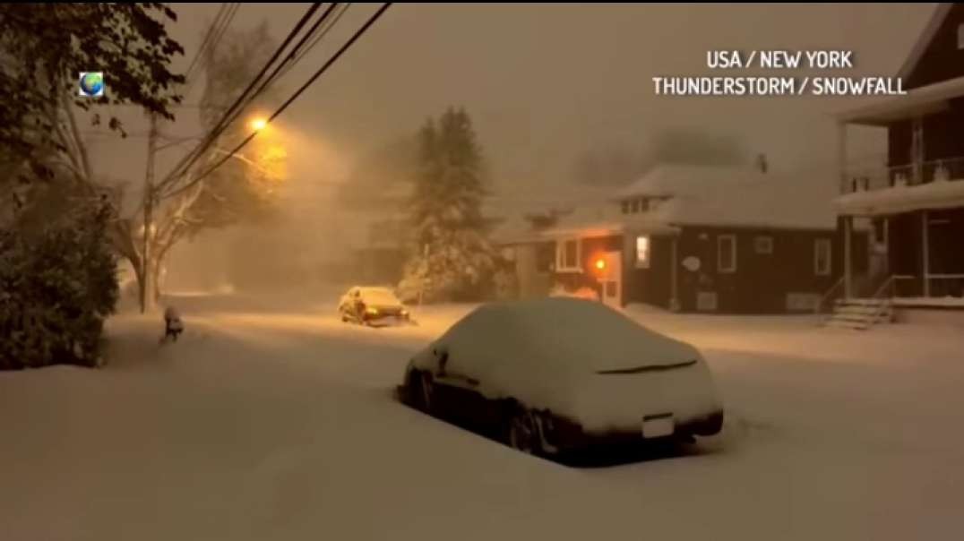 Severe thunderstorm during snowfall in New York-  What's going on with the weath.mp4