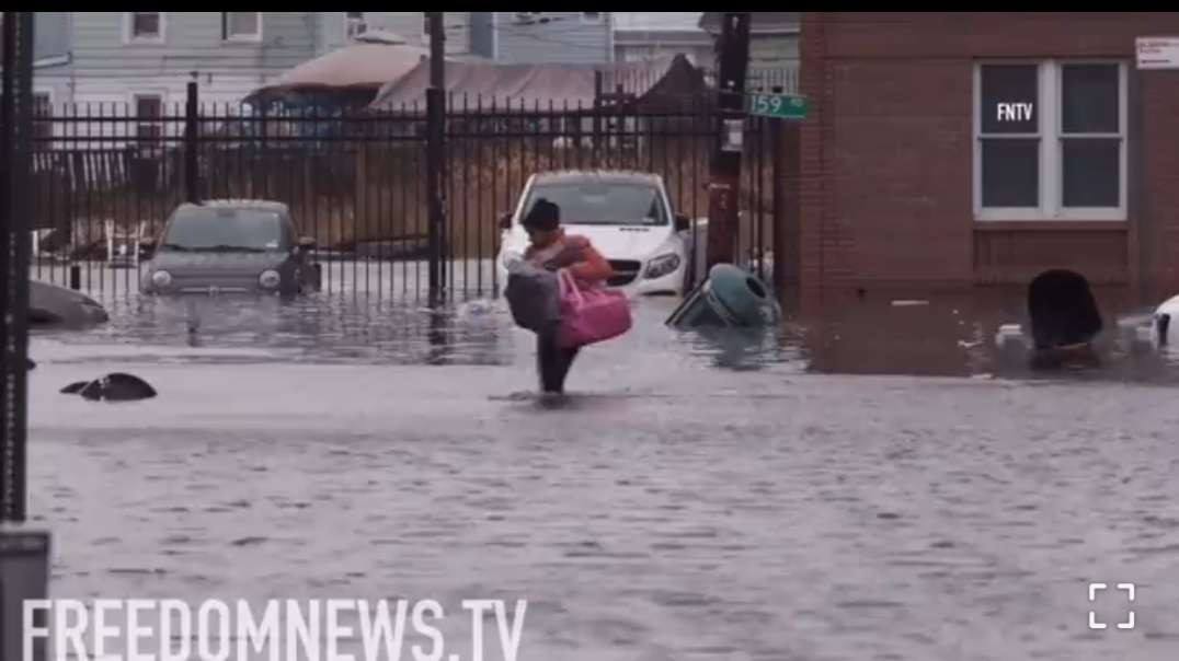 DEVELOPING! Major residential flooding in Howard Beach, Queens, NYC .mp4