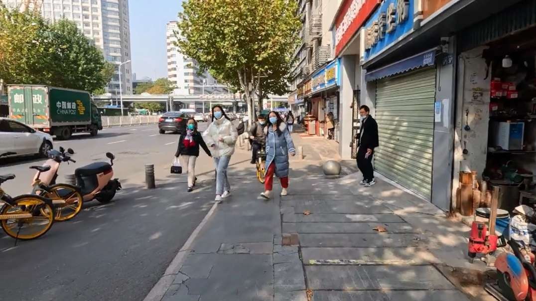 Wuhan China Dec 12 2022 Walk 散步江汉北路 China City Ambience walkon2.mp4