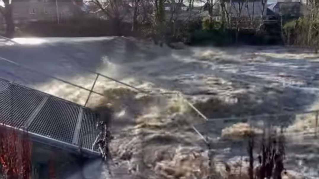 The fury of nature rages in Europe! The city is flooded in Edinburgh, Scotland, .mp4