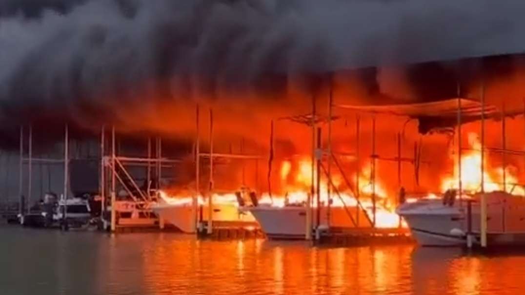 Texas: Multiple boats were destroyed in a fire at Lake Ray Hubbard on Monday evening, according to officials.  Source : Azazel News