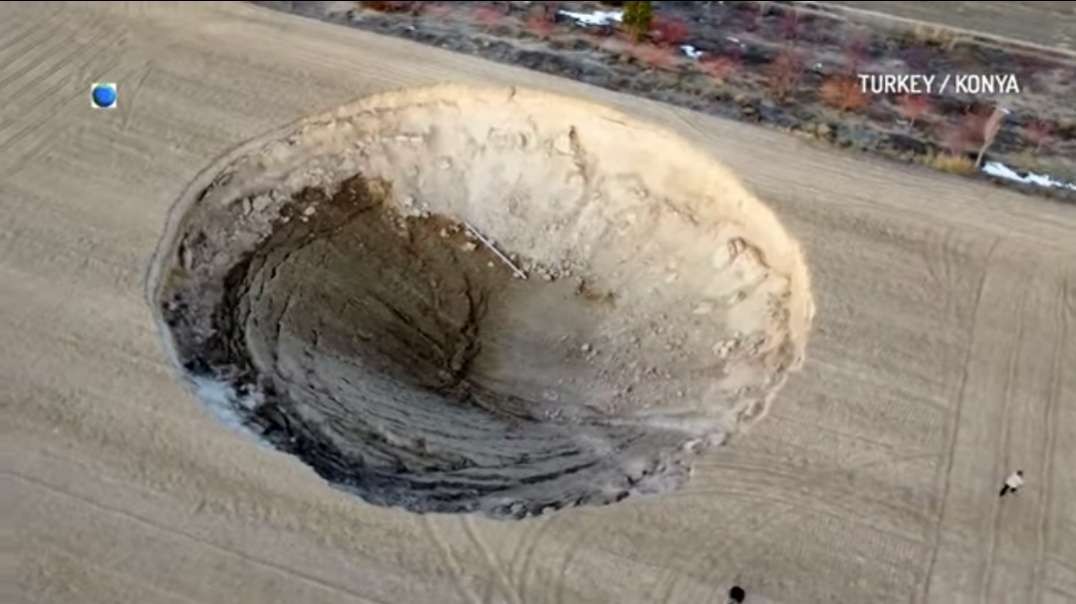 Huge sinkhole in the ground formed in Turkey after the incessant earthquakes.mp4