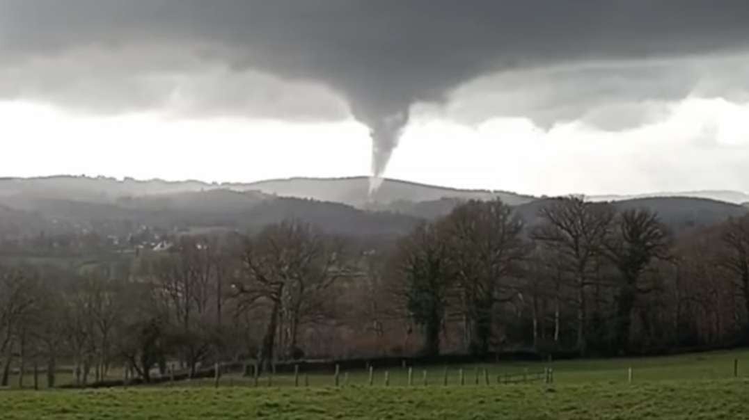 Tornado Hits Pontarion, Creuse, France - Mar. 9, 2023 _ tornade à Pontarion.mp4