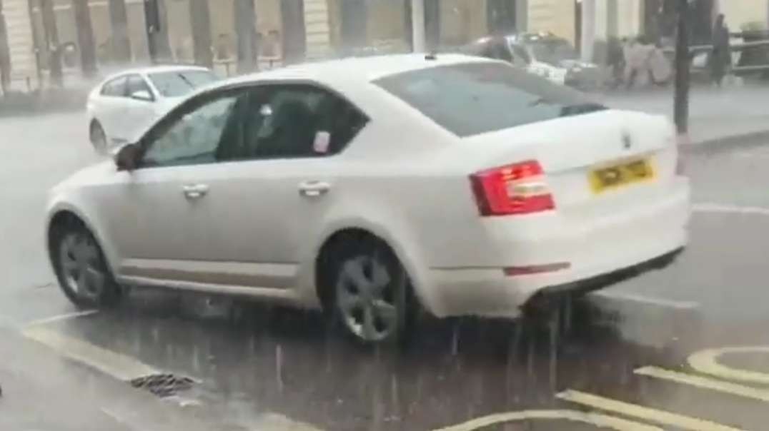 Hailstorm hit London. The capital of Great Britain suffered from hail.mp4