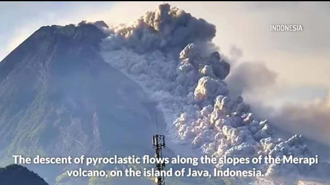 The volcano is raging, the river in China has become blood red and other eve.mp4