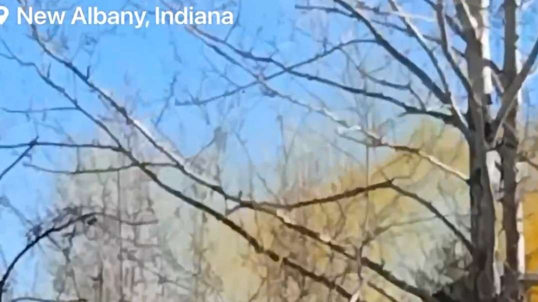 BREAKING: Plumes of yellow smoke have leaked out of a chemical plant in New Albany, Indiana.