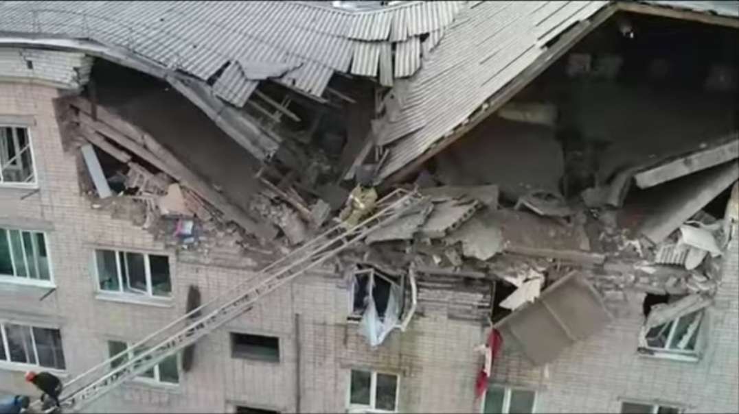 A devastating explosion in Chita. The apartment building exploded due to a gas breakthrough in Antipi.mp4