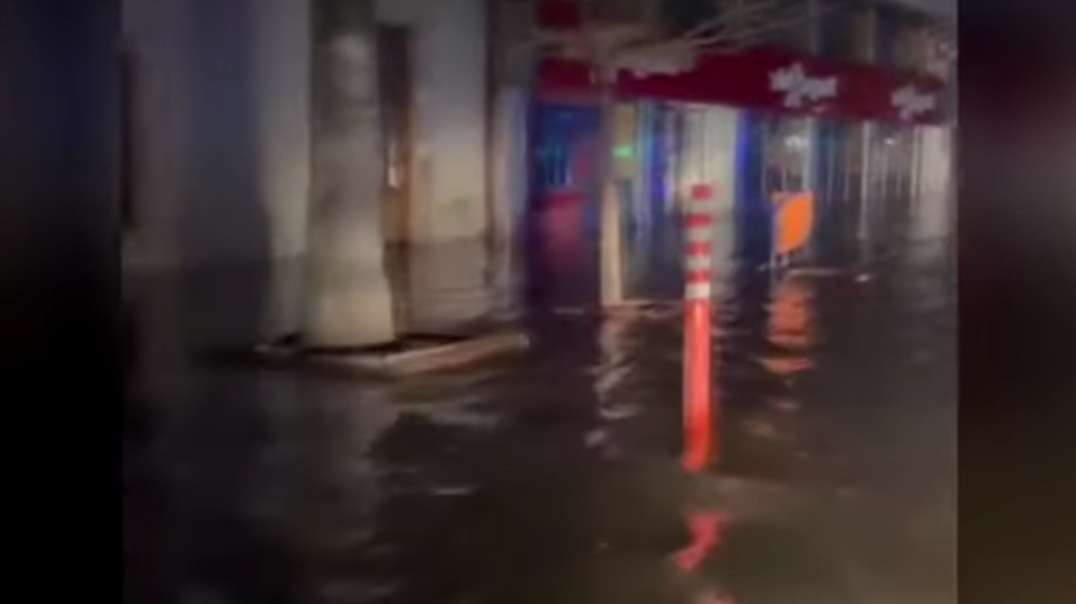 In Turkey, the city of Iskenderun goes underwater after another M4.8 earthquake.mp4
