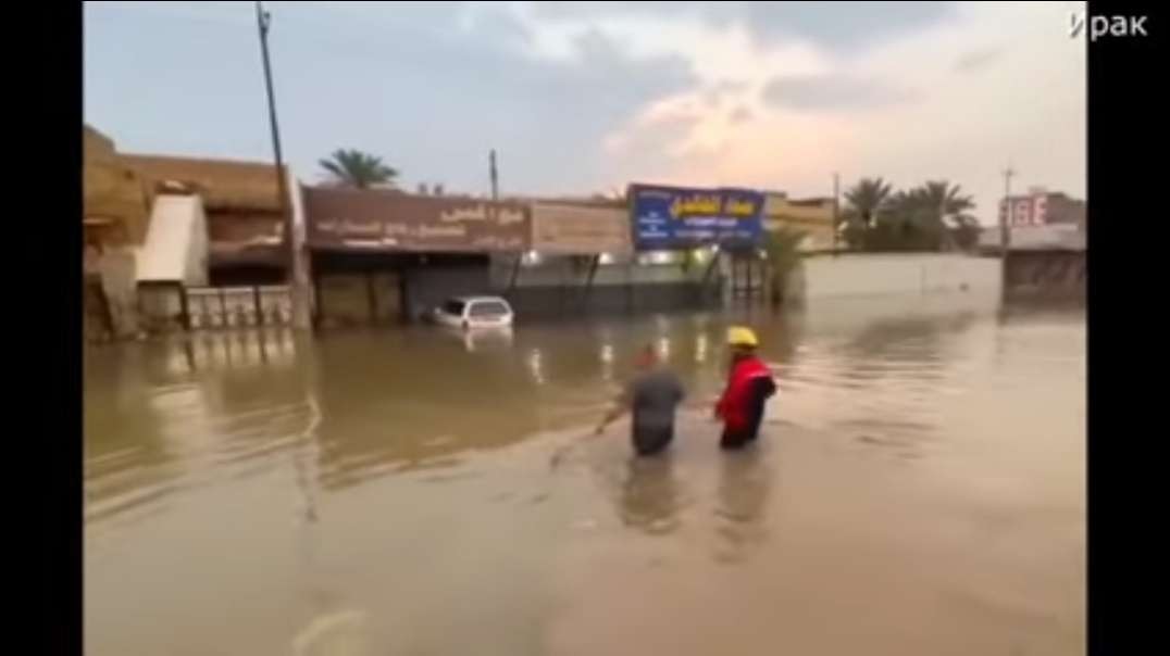 В Ираке после землетрясение обрушились мощные наводнение. Жители вынуждены срочн.mp4