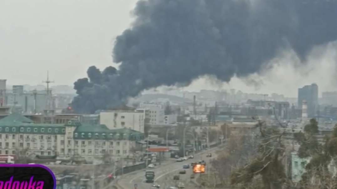 🇺🇦 A fire in a warehouse at a factory in Kyiv blazes over an area of about 2 thousand square meters   According to Mayor Klitschko, the fire occurred in a warehouse on the territory of one of
