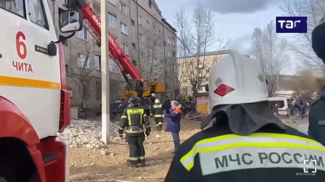 A gas explosion in the city of #Chita in east #Russia. Amazingly no injuries reported. Eight people were rescued from the building