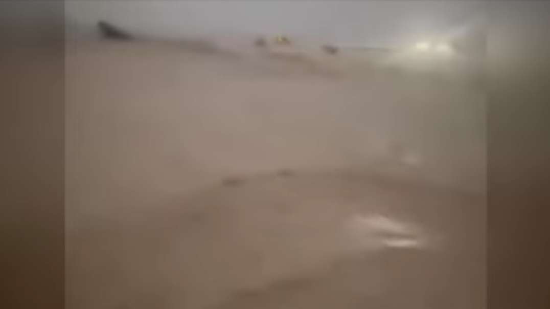 The desert of Saudi Arabia turns into a huge ocean after the floods in Al Qassim.mp4