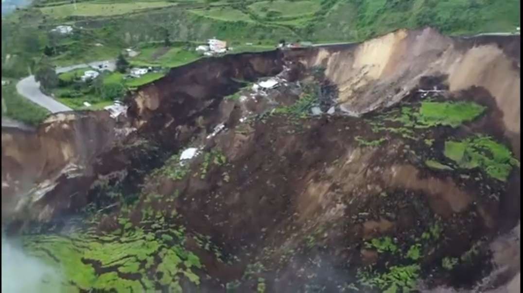 Deadly landslide hits Alausí, Ecuador, destroying homes and part of Pan-American Highway