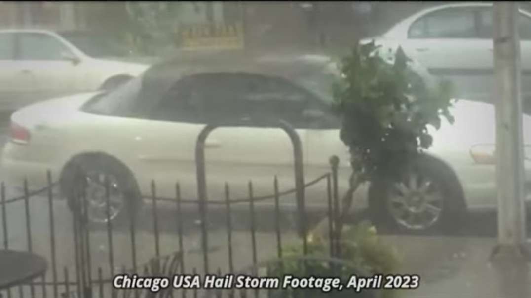 2 minutes ago! Sky attacking Chicago USA! Baseball-Size hailstorm attacking Illi.mp4