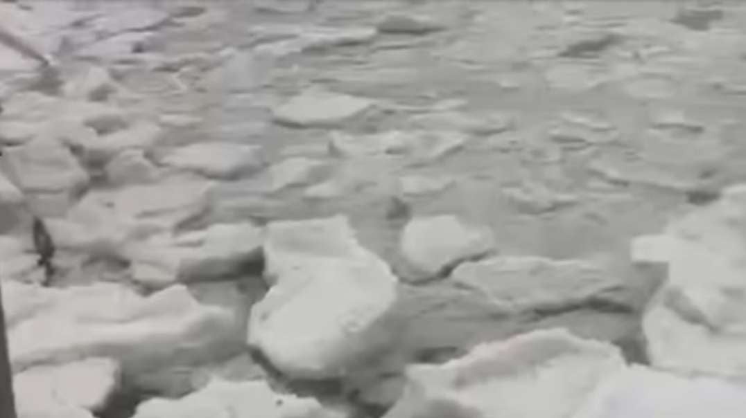 The city is paralyzed! Roads become white rivers after storm and hail in Al-Baha.mp4