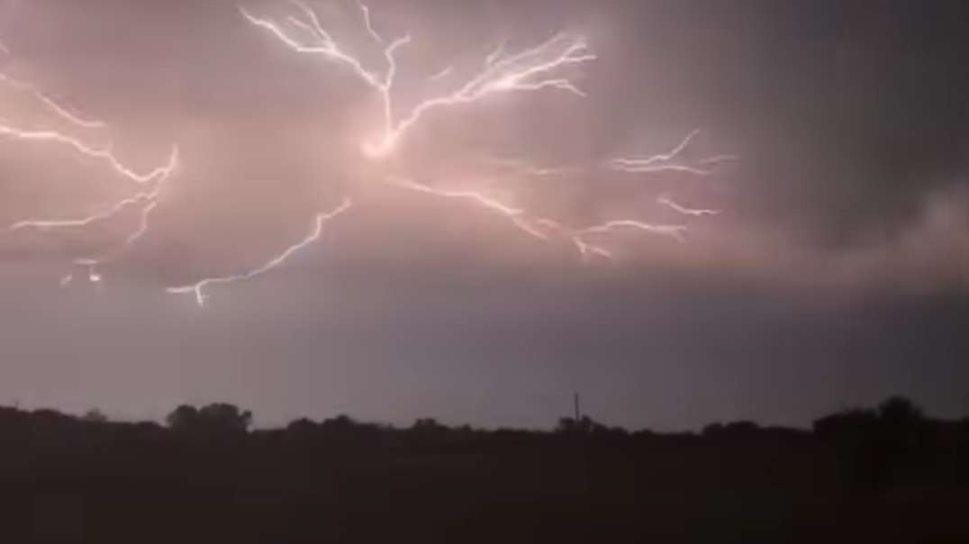 منذ 3 دقائق ! الخوف يملأ سماء تكساس , عاصفة رعدية رهيبة ، هيوستن.mp4