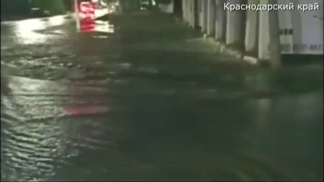Наводнение на Кубани в городе Курганинске 30 мая 2023(360P).mp4