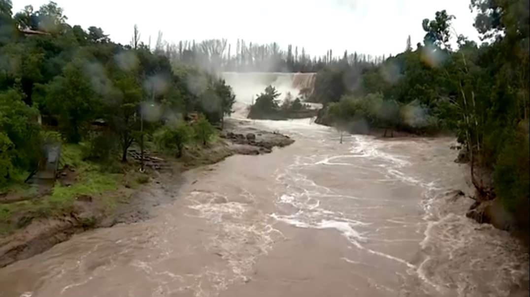 Chile's 'worst weather front' in a decade floods towns(360p).mp4