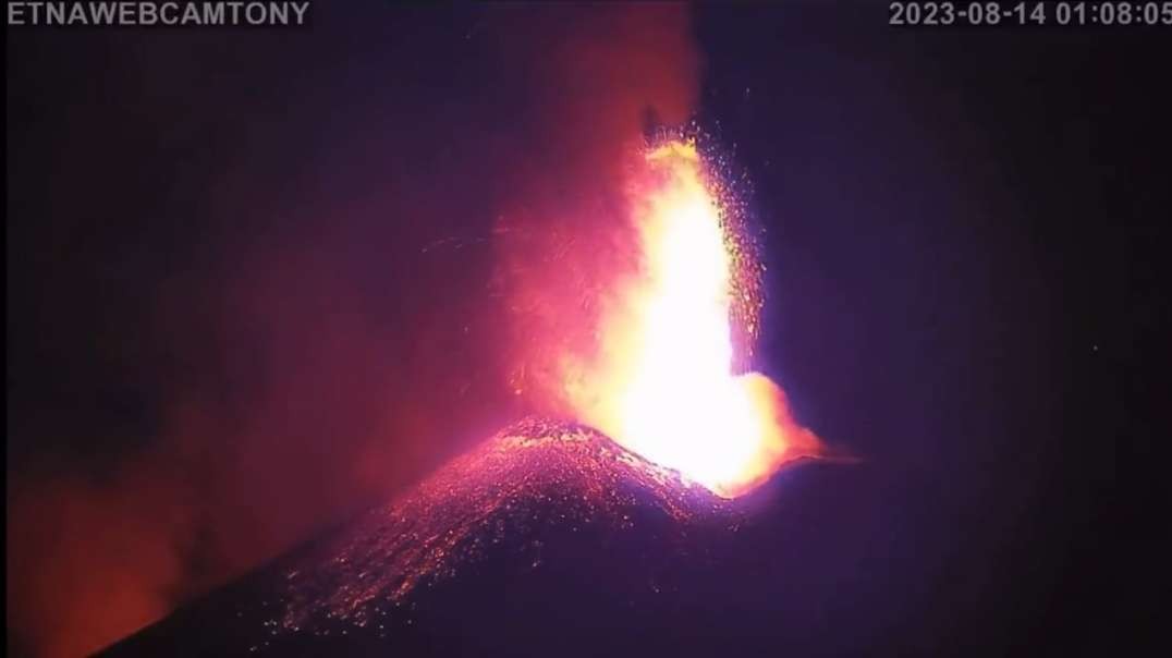 Strong explosive activity, lava fountains at Mount Etna, Italy