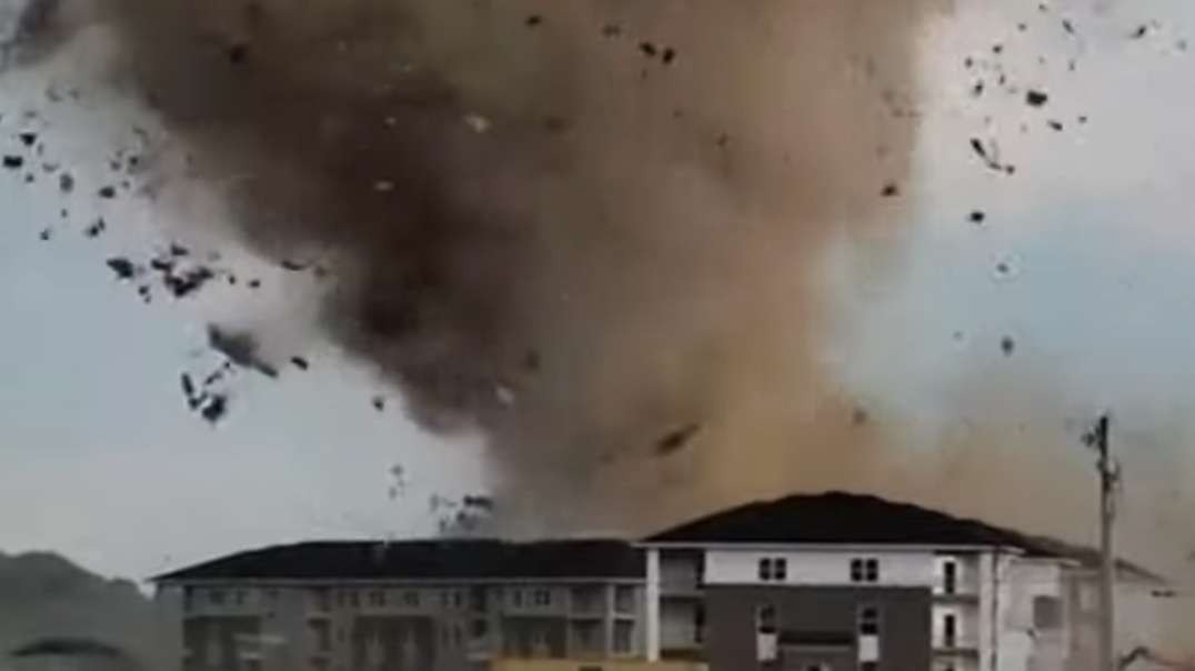 Incredibly scary! Fear alert in Colorado! Terrible historic tornado, houses are flying!