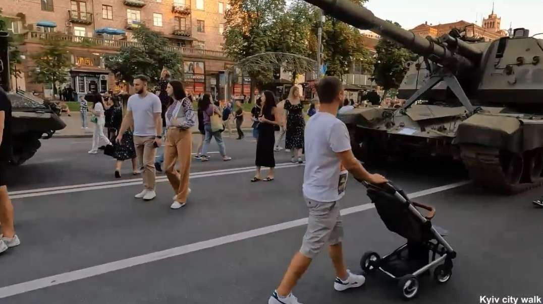 clip Kyiv Ukraine Aug 2023 Outdoor War Museum Walk During ONGOING Russia/Ukraine War?? Tanks Weapons & Guns Shown on Full Display