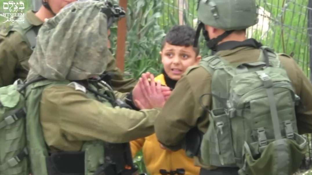 Palestinians Life Under Occupation Hebron March 2017 Israeli soldiers drag 8-year-old from home to home looking for stone-throwers.mp4