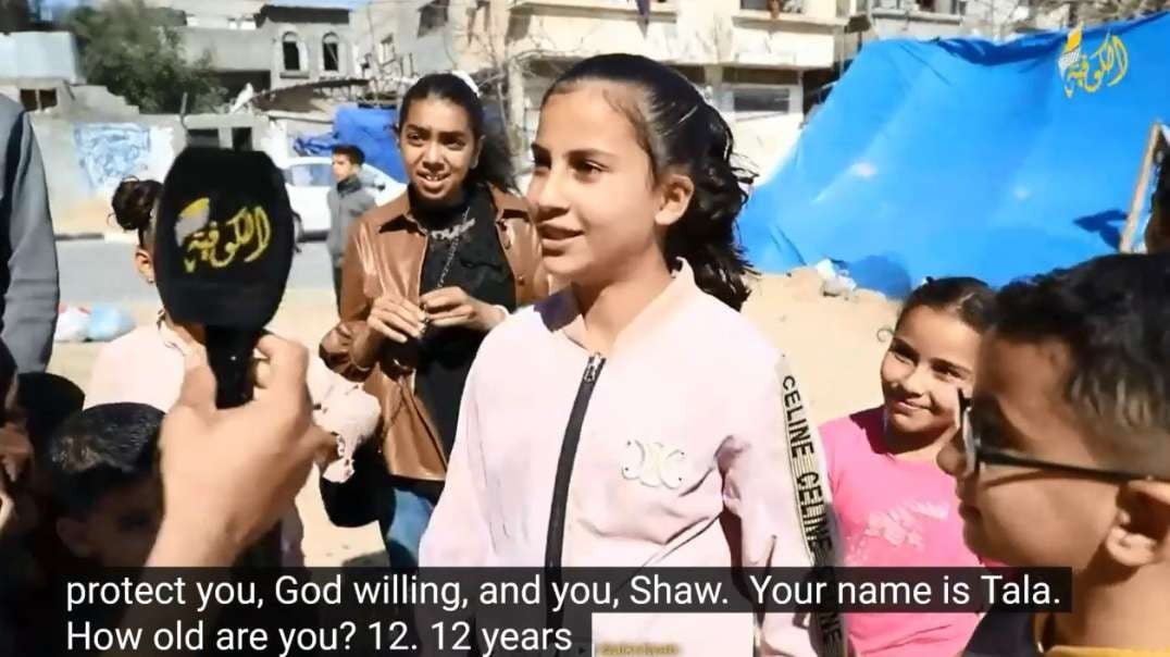Rafah Gaza Distributing UAE Aid Gifts to Displaced Families Living in Tents.mp4