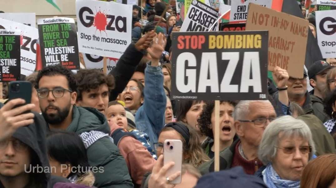 April 27th Heated scenes as pro-Palestine protesters FACE OFF with pro-Jewish demo in London.mp4